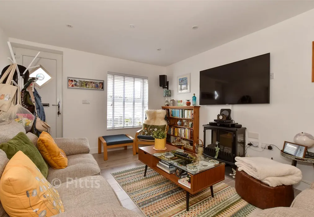 Lounge - Worsley Road, Newport, Isle of Wight - Wards of Kent