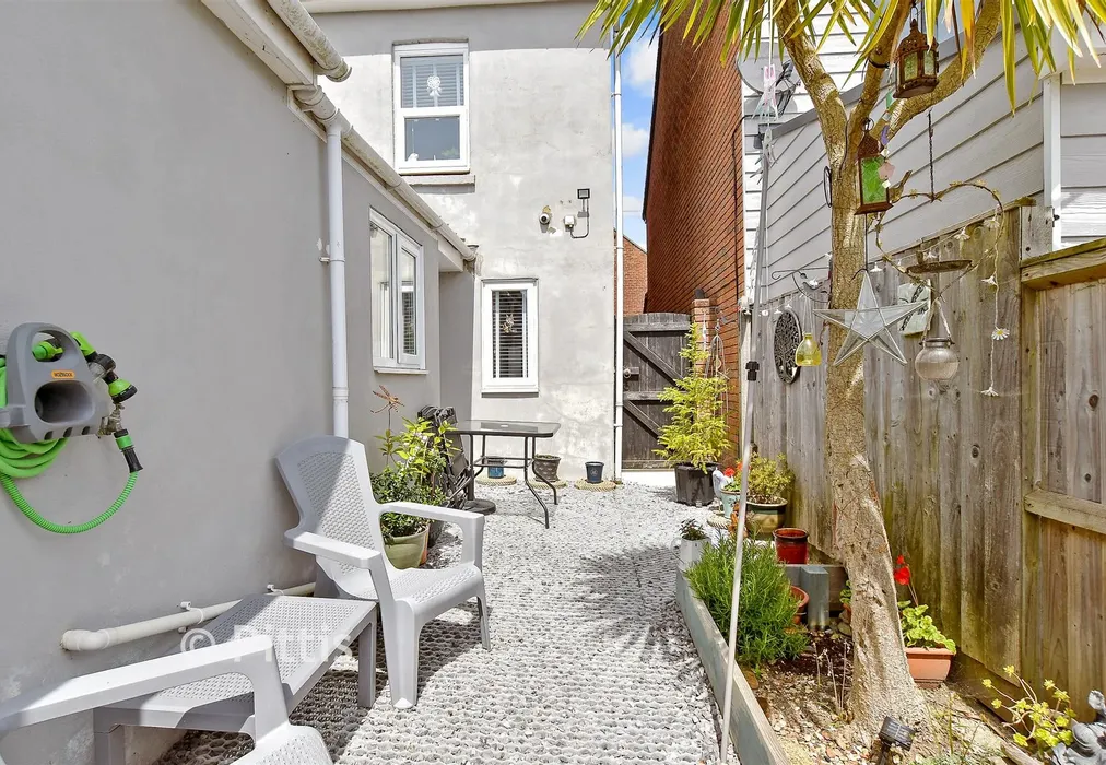 Rear Garden - Worsley Road, Newport, Isle of Wight - Wards of Kent