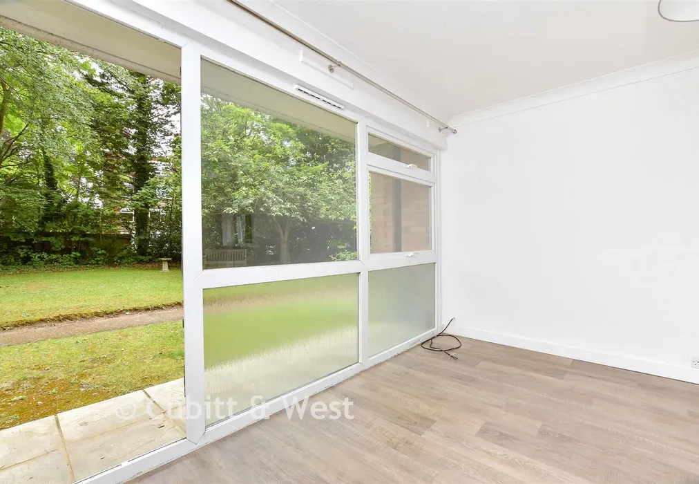 Internal Lifestyle Photograph - Shirley Road, Wallington, Surrey - Wards of Kent