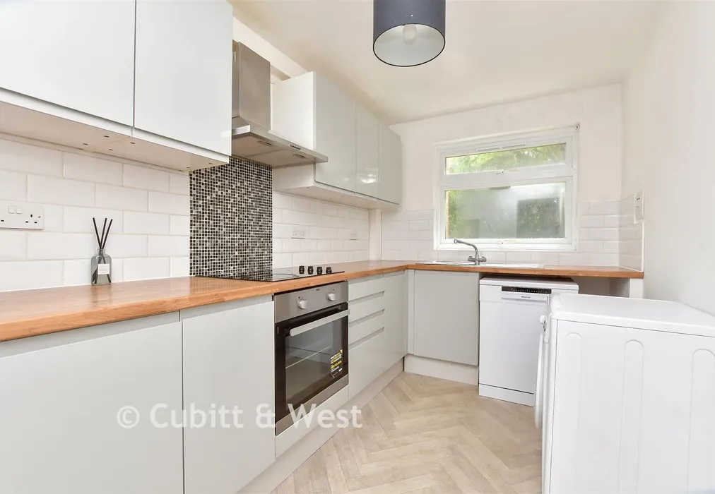 Kitchen - Shirley Road, Wallington, Surrey - Wards of Kent