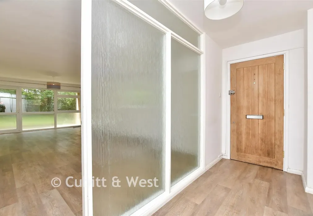 Entrance Hall - Shirley Road, Wallington, Surrey - Wards of Kent