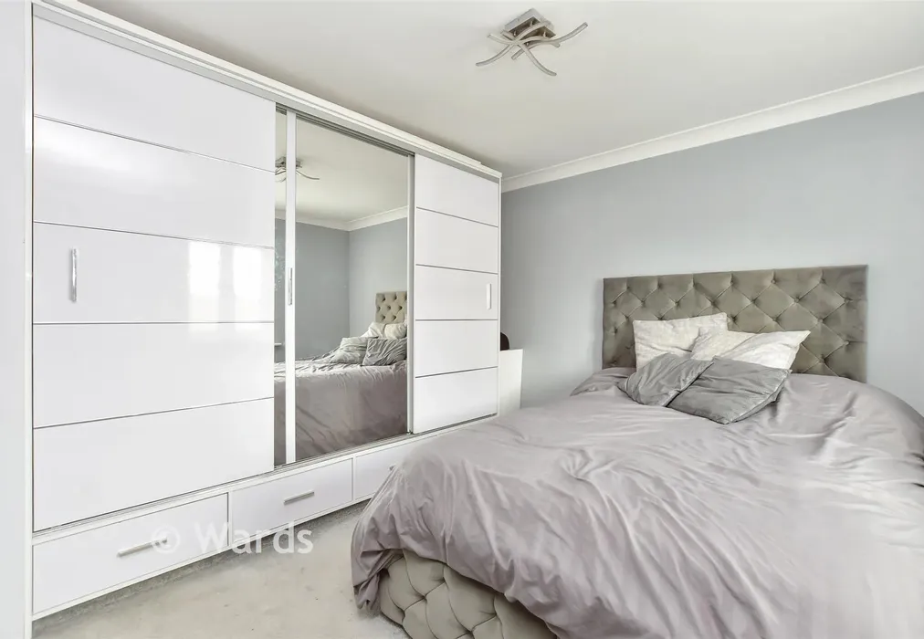 Bedroom 1 - Bluebell Drive, Sittingbourne, Kent - Wards of Kent