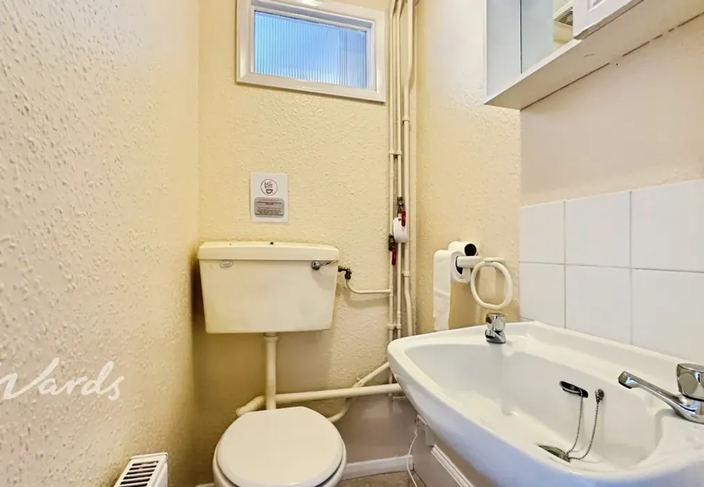 Bathroom - Tonbridge Road Maidstone ME16 - Wards of Kent