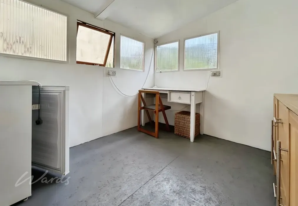 studio - Upper Grosvenor Road Tunbridge Wells TN1 - Wards of Kent