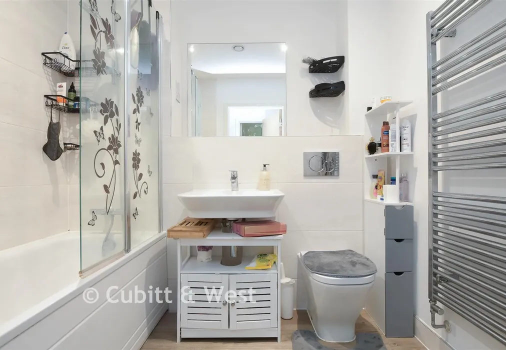 Bathroom - Marketfield Way, Redhill, Surrey - Wards of Kent