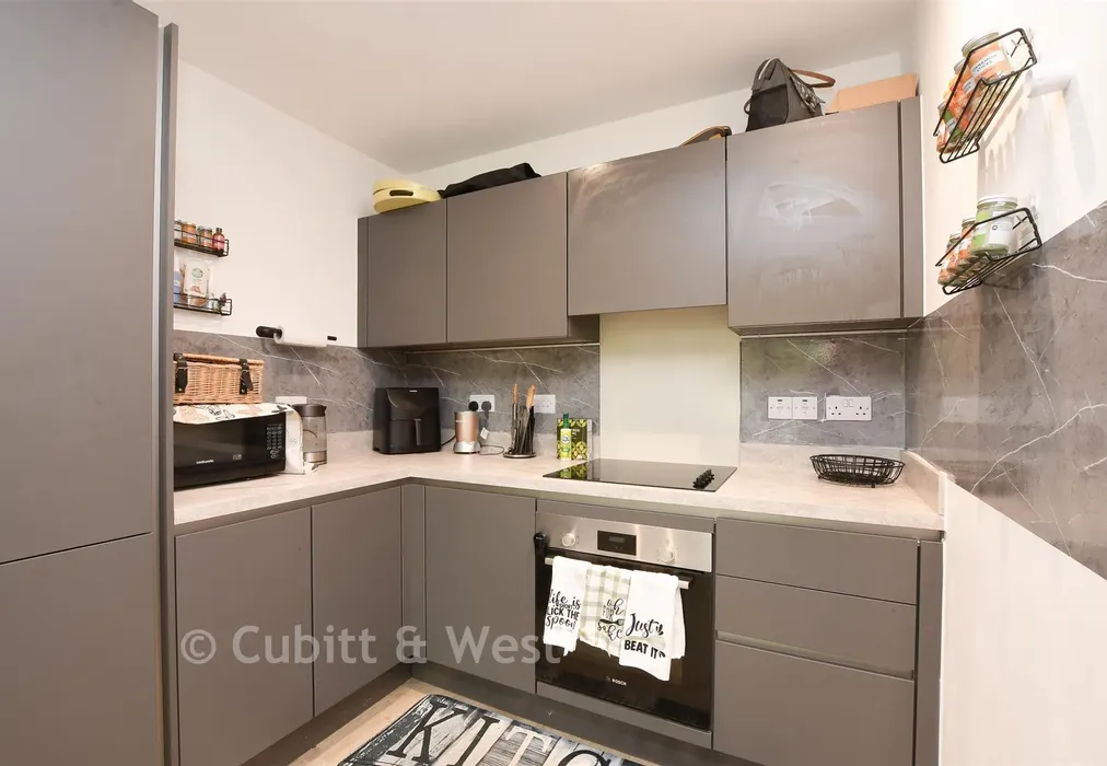 Kitchen - Marketfield Way, Redhill, Surrey - Wards of Kent