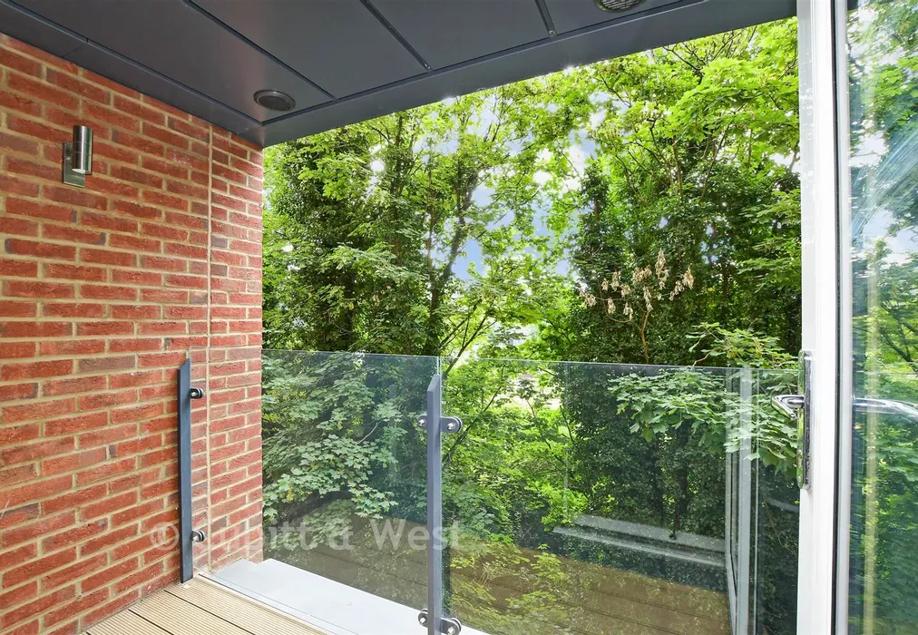 Balcony / Terrace - Marketfield Way, Redhill, Surrey - Wards of Kent