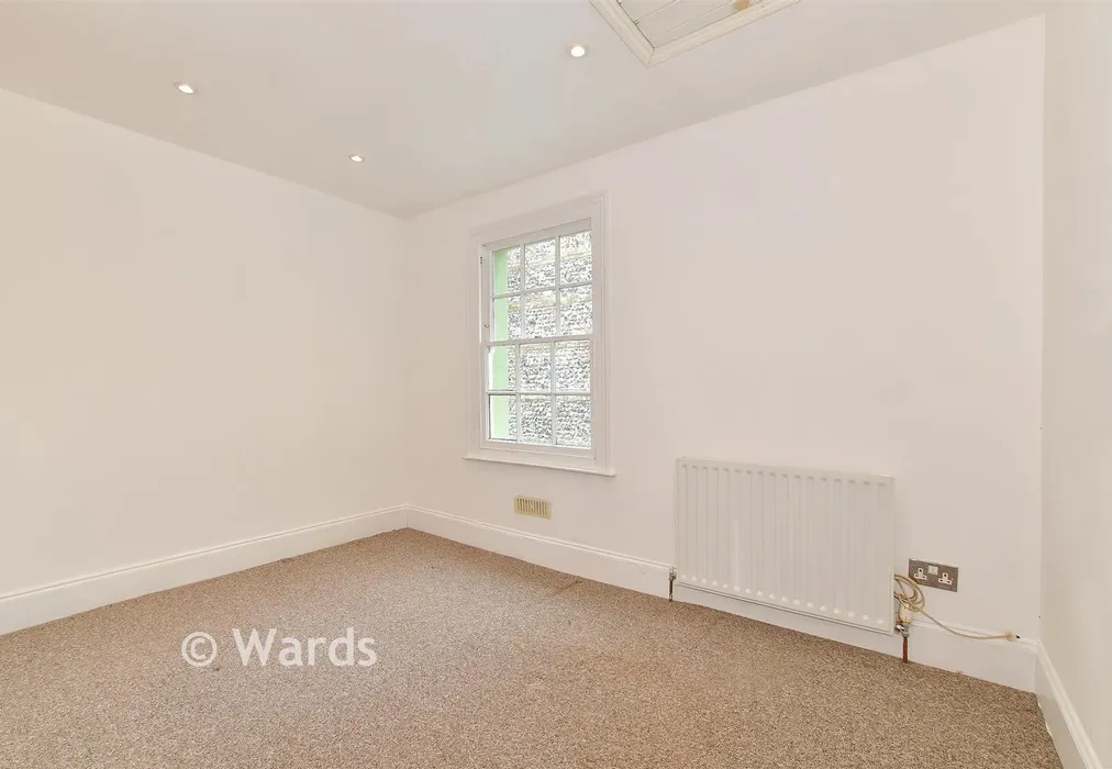 Bedroom 1 - East Cliff, Dover, Kent - Wards of Kent