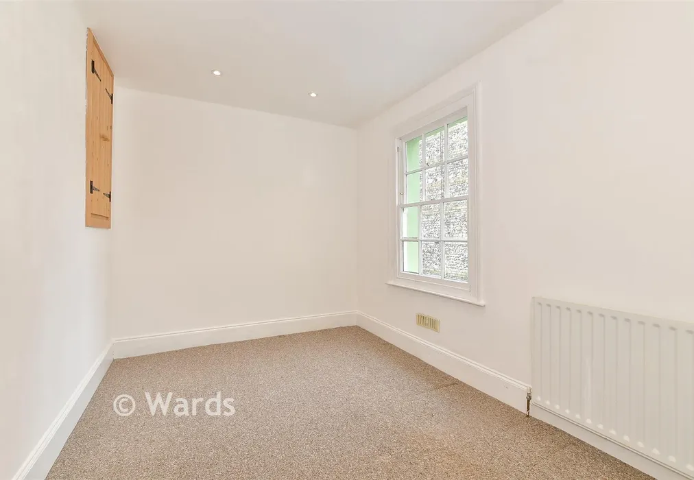 Bedroom 1 - East Cliff, Dover, Kent - Wards of Kent