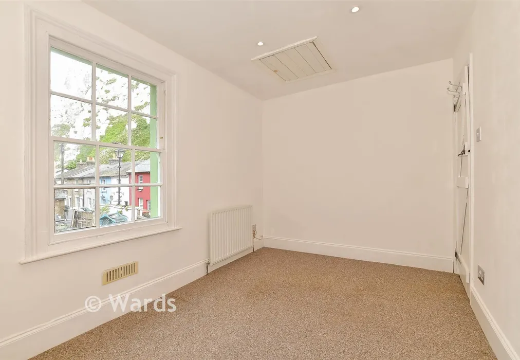 Bedroom 1 - East Cliff, Dover, Kent - Wards of Kent