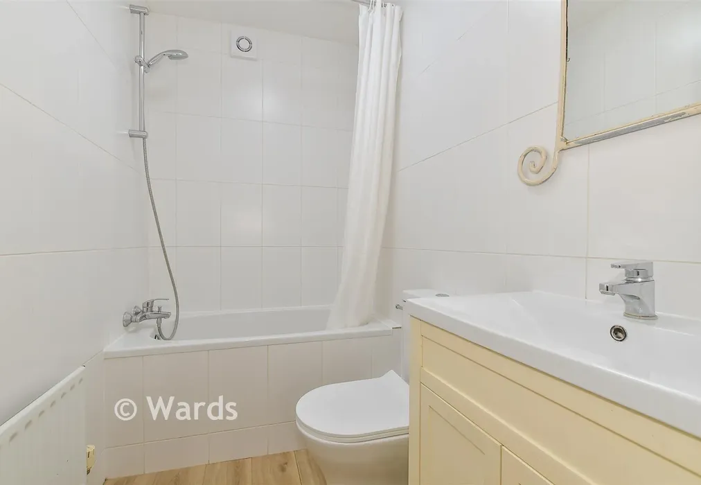 Bathroom - East Cliff, Dover, Kent - Wards of Kent