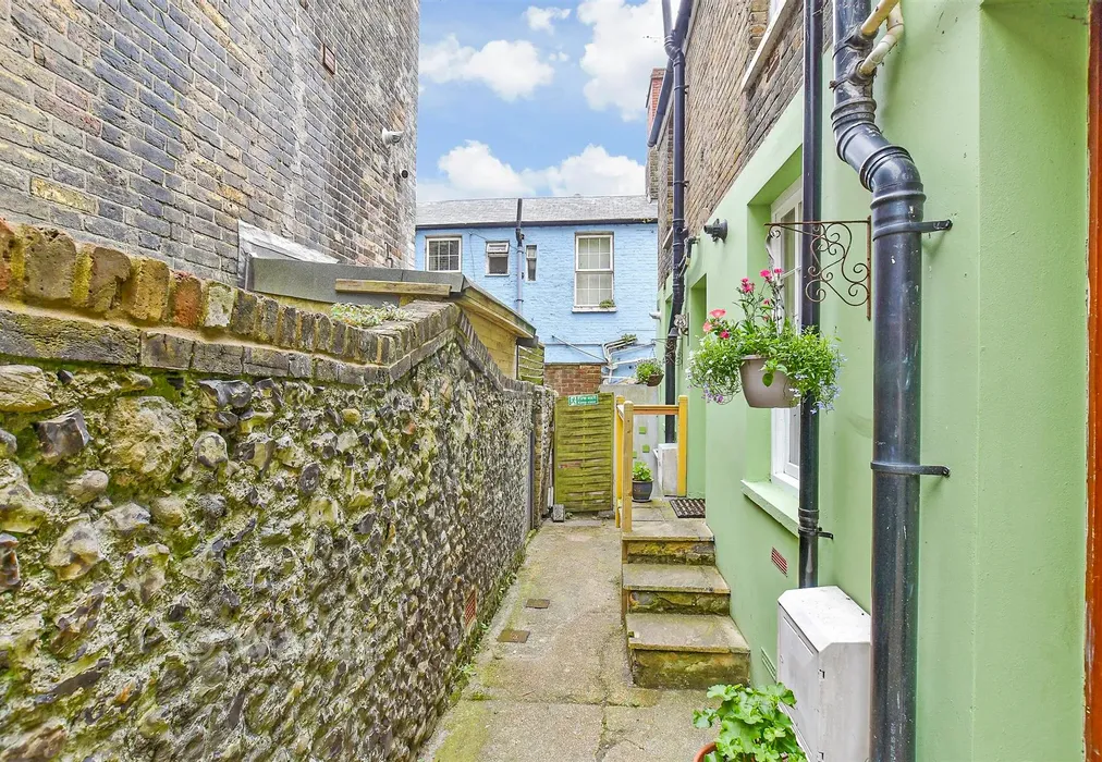 External Lifestyle Photograph - East Cliff, Dover, Kent - Wards of Kent