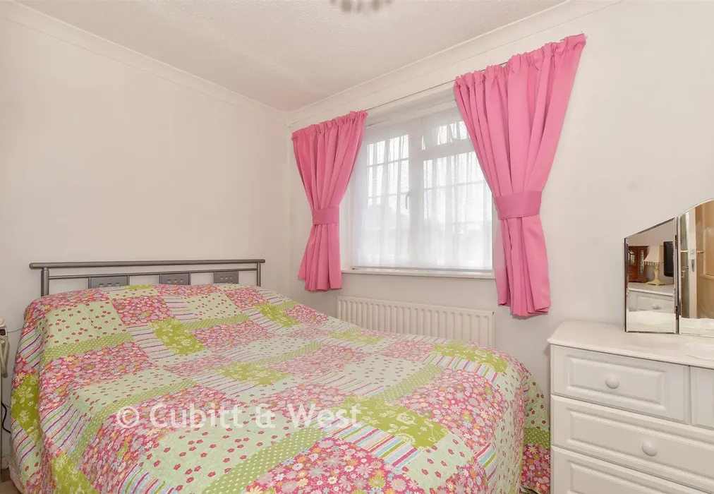 Bedroom 1 - Timber Mill, Southwater, West Sussex - Wards of Kent