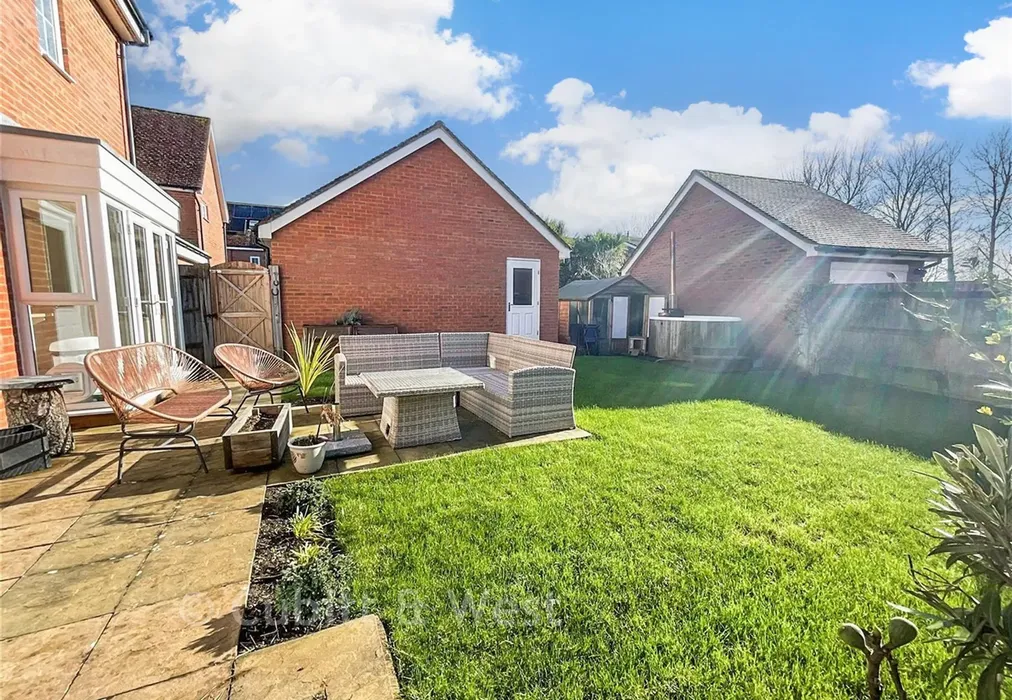 Garden - Sanditon Way, Worthing, West Sussex - Wards of Kent
