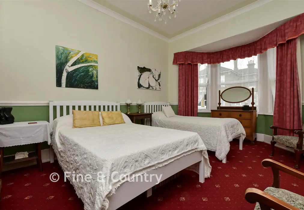 Bedroom 2 - The Vale, Broadstairs, Kent - Wards of Kent