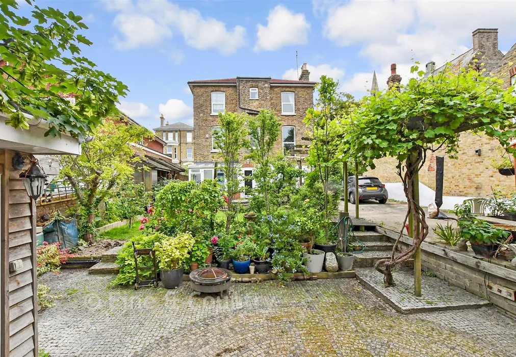 Rear Garden - The Vale, Broadstairs, Kent - Wards of Kent