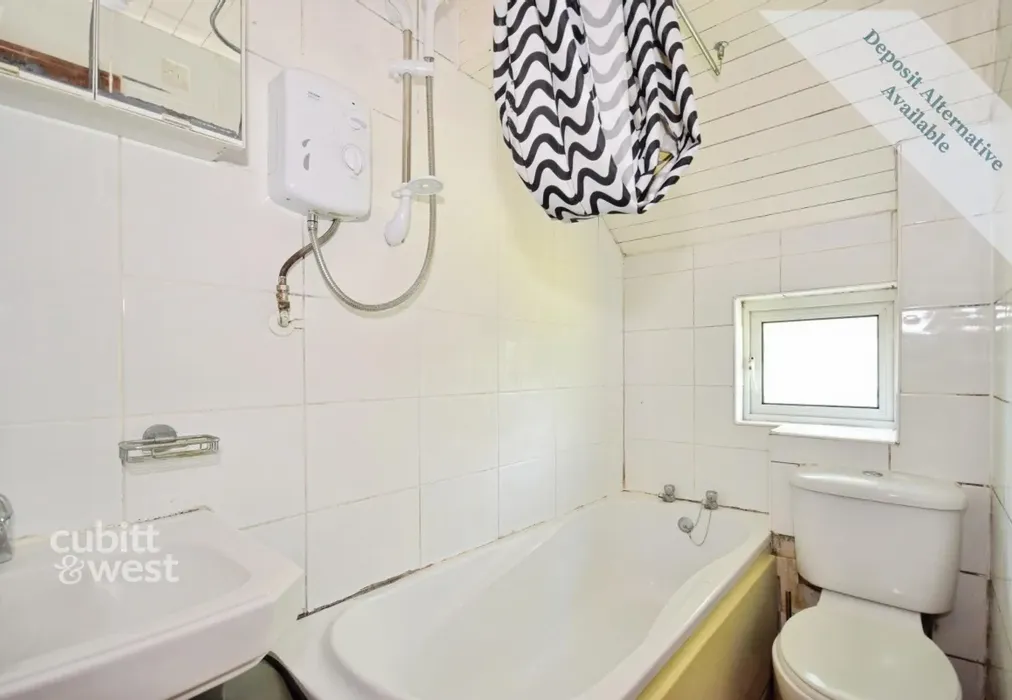 Bathroom - Osney Close, Crawley, RH11 - Wards of Kent