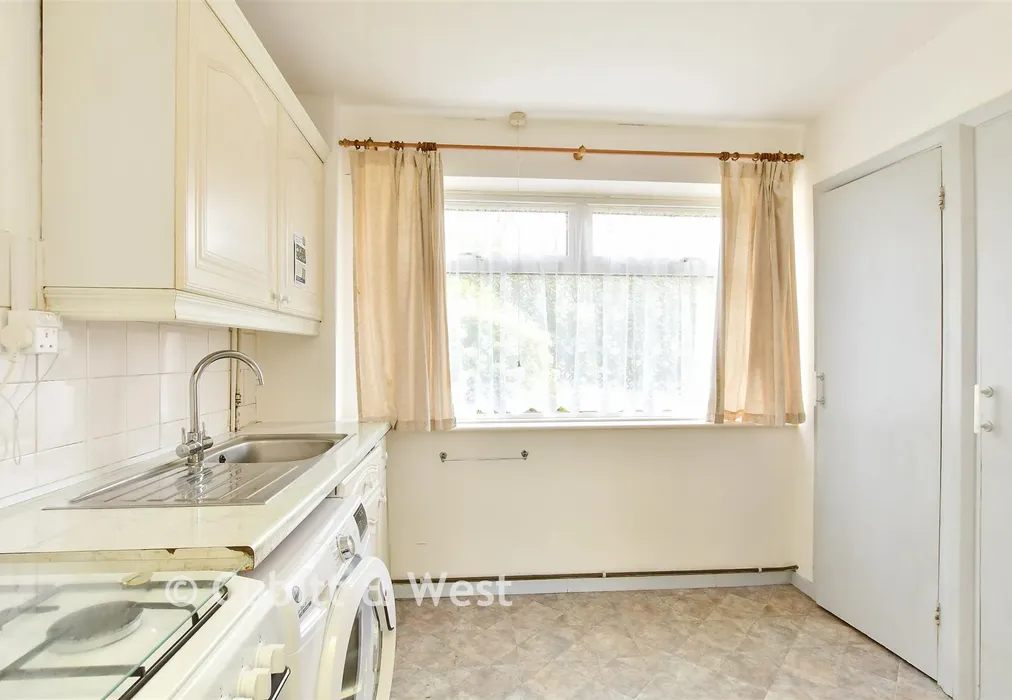 Kitchen - Cowley Drive, Woodingdean, Brighton, East Sussex - Wards of Kent
