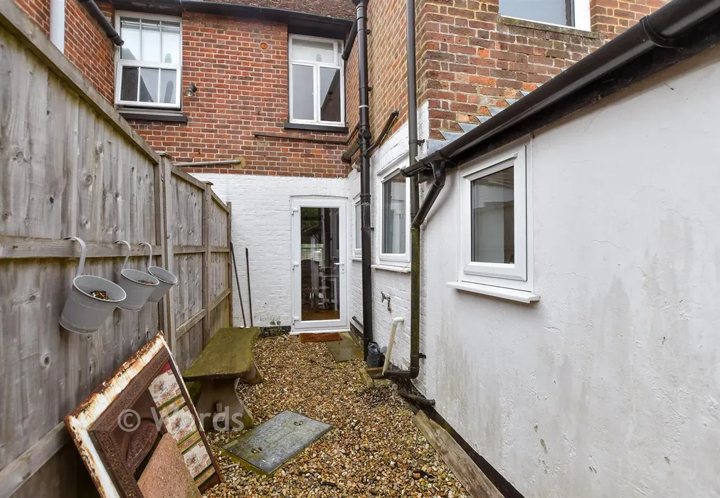Rear Garden - Old Saltwood Lane, Saltwood, Hythe, Kent - Wards of Kent
