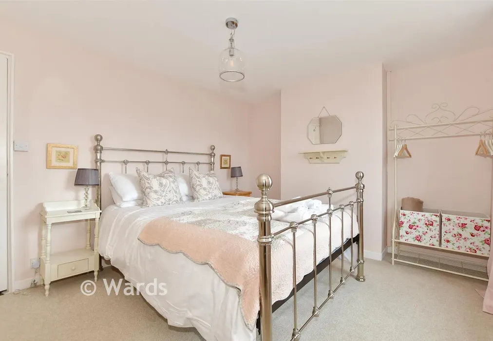 Bedroom 1 - Old Saltwood Lane, Saltwood, Hythe, Kent - Wards of Kent