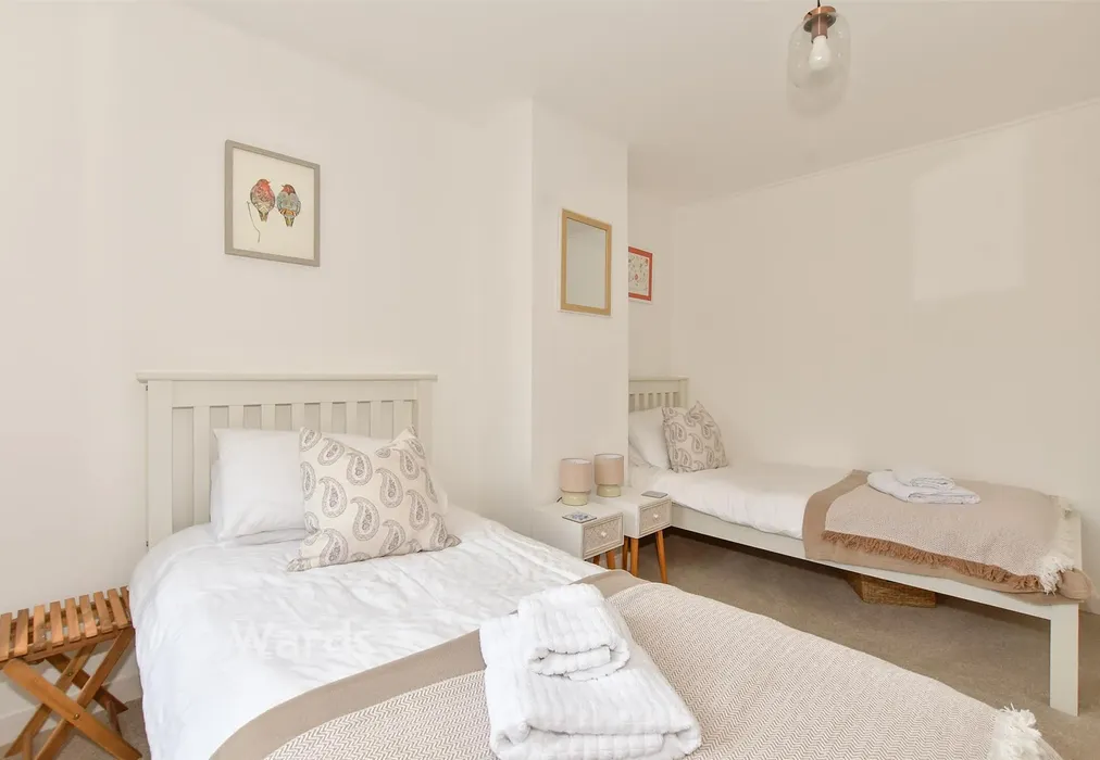 Bedroom 2 - Old Saltwood Lane, Saltwood, Hythe, Kent - Wards of Kent