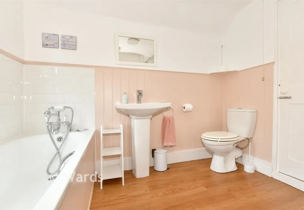 Bathroom - Old Saltwood Lane, Saltwood, Hythe, Kent - Wards of Kent