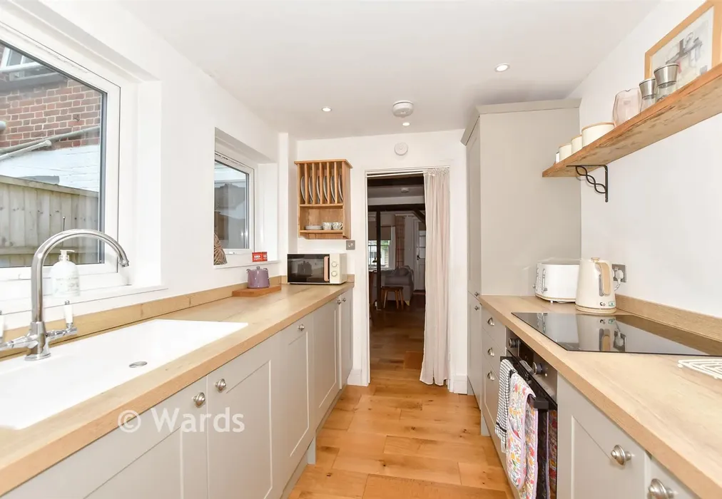 Kitchen - Old Saltwood Lane, Saltwood, Hythe, Kent - Wards of Kent