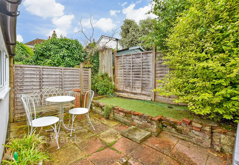 Rear Garden - Old Saltwood Lane, Saltwood, Hythe, Kent - Wards of Kent