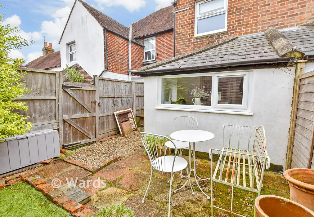 Rear Garden - Old Saltwood Lane, Saltwood, Hythe, Kent - Wards of Kent