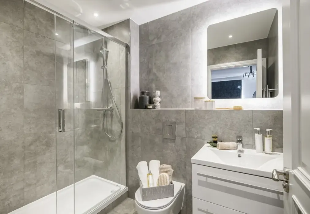 Shower Room - Manor Lane Fawkham DA3 - Wards of Kent