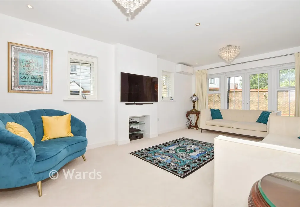 Lounge - Regent Way, Kings Hill, Kent - Wards of Kent