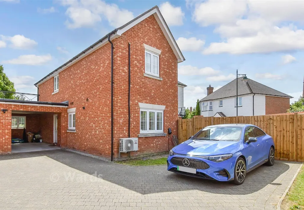 Driveway/Parking - Regent Way, Kings Hill, Kent - Wards of Kent