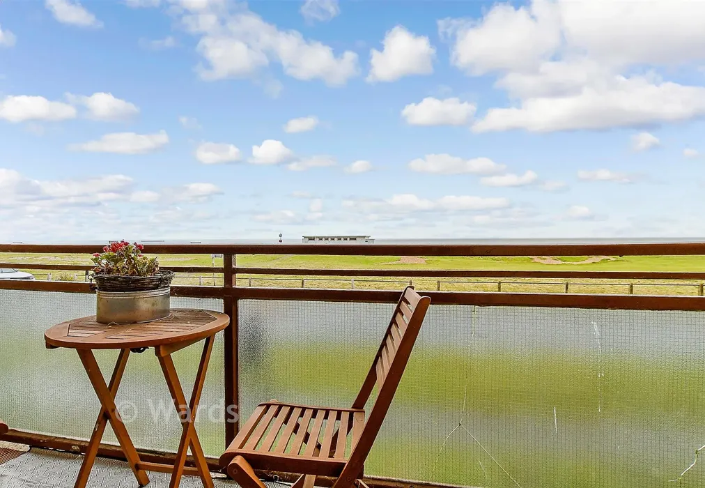 Balcony / Terrace - Grand Parade, Littlestone, Kent - Wards of Kent