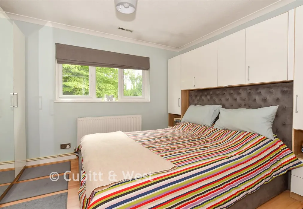 Bedroom 1 - Troon Close, Ifield, West Sussex - Wards of Kent
