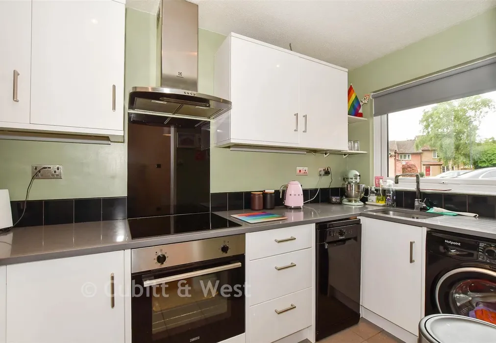 Kitchen - Troon Close, Ifield, West Sussex - Wards of Kent