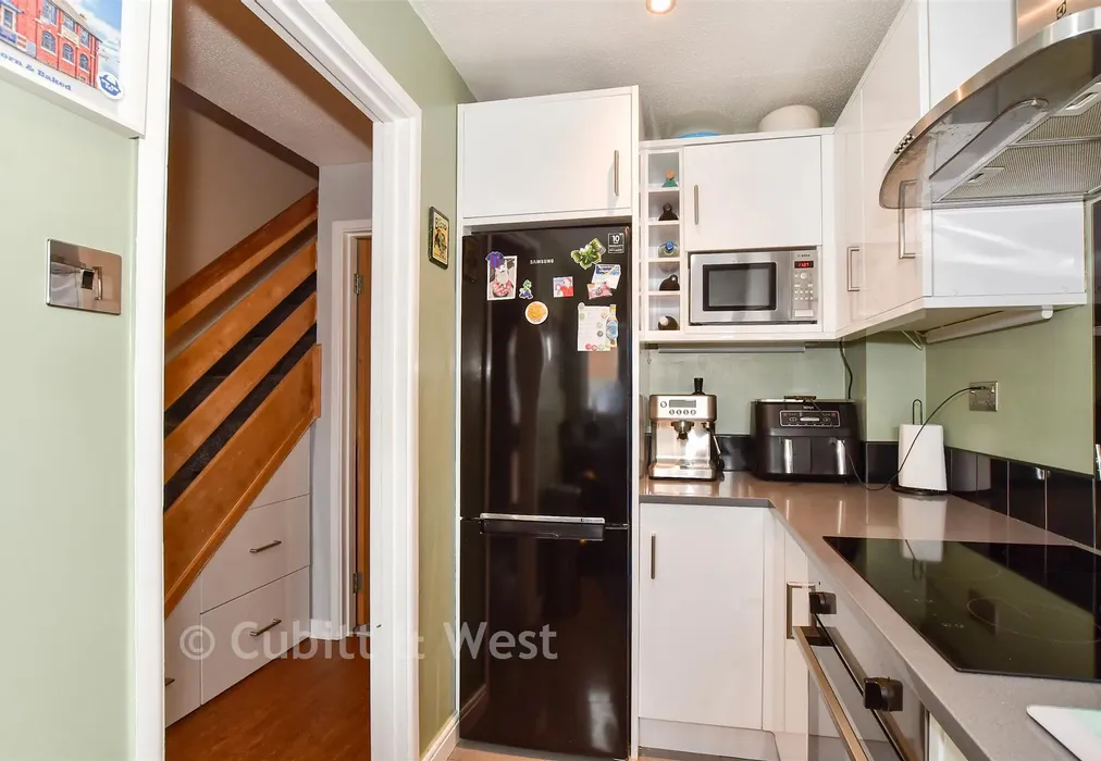 Kitchen - Troon Close, Ifield, West Sussex - Wards of Kent