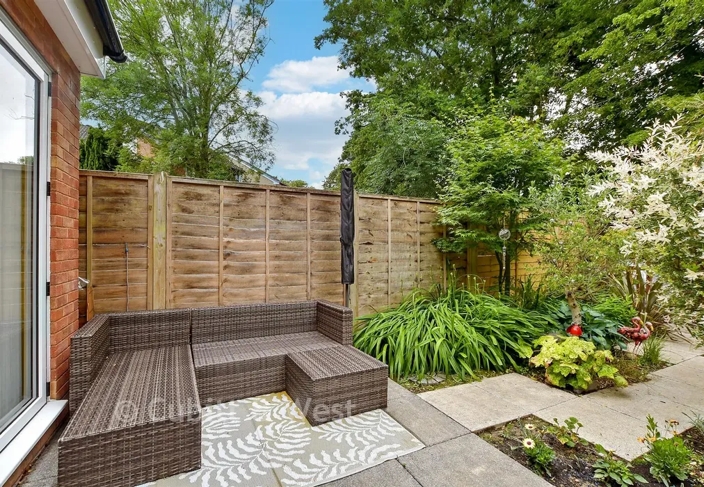 Rear Garden - Troon Close, Ifield, West Sussex - Wards of Kent