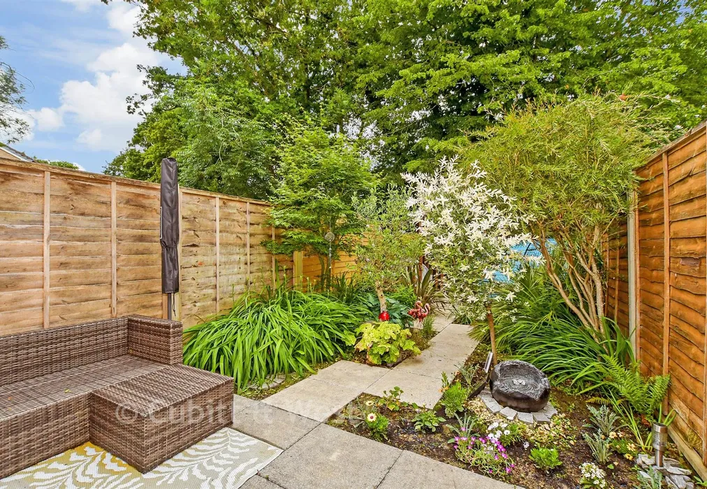 Rear Garden - Troon Close, Ifield, West Sussex - Wards of Kent