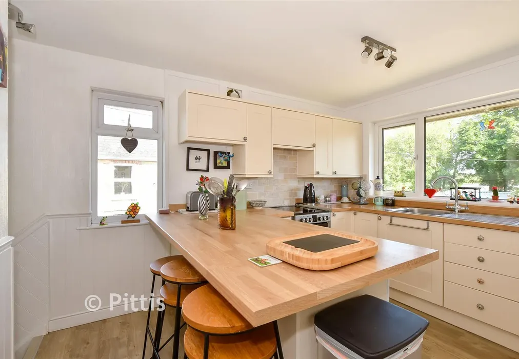 Kitchen - West Street, Wroxall, Isle of Wight - Wards of Kent