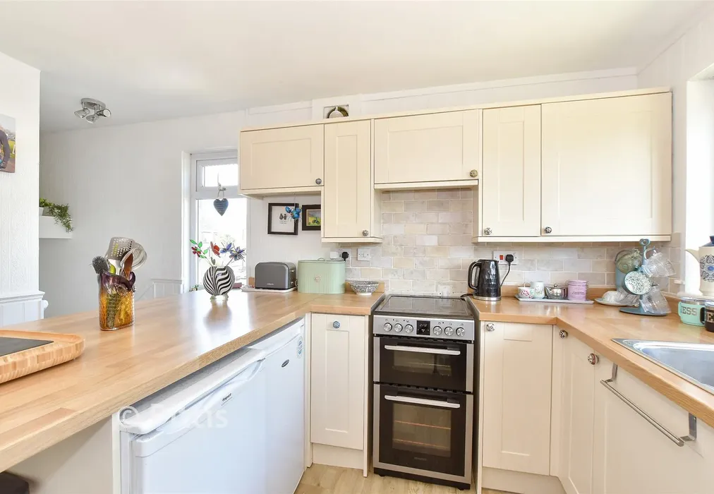 Kitchen - West Street, Wroxall, Isle of Wight - Wards of Kent