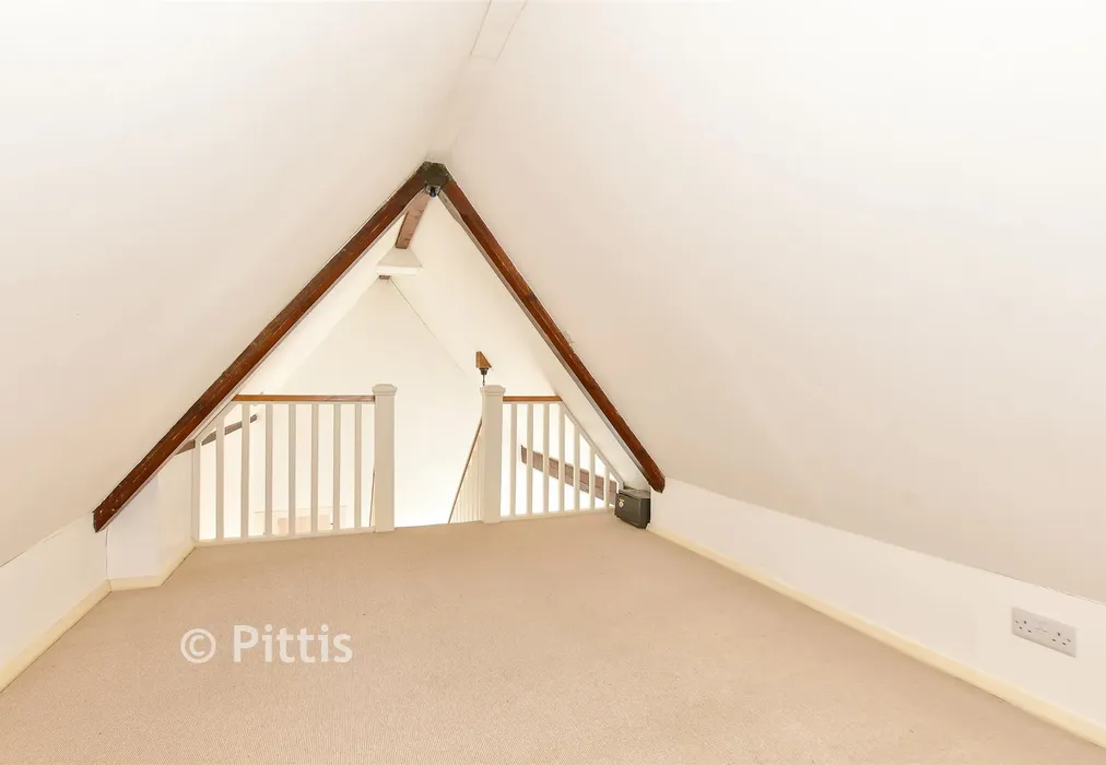 Loft Room - Heath Road, Sandown, Isle of Wight - Wards of Kent