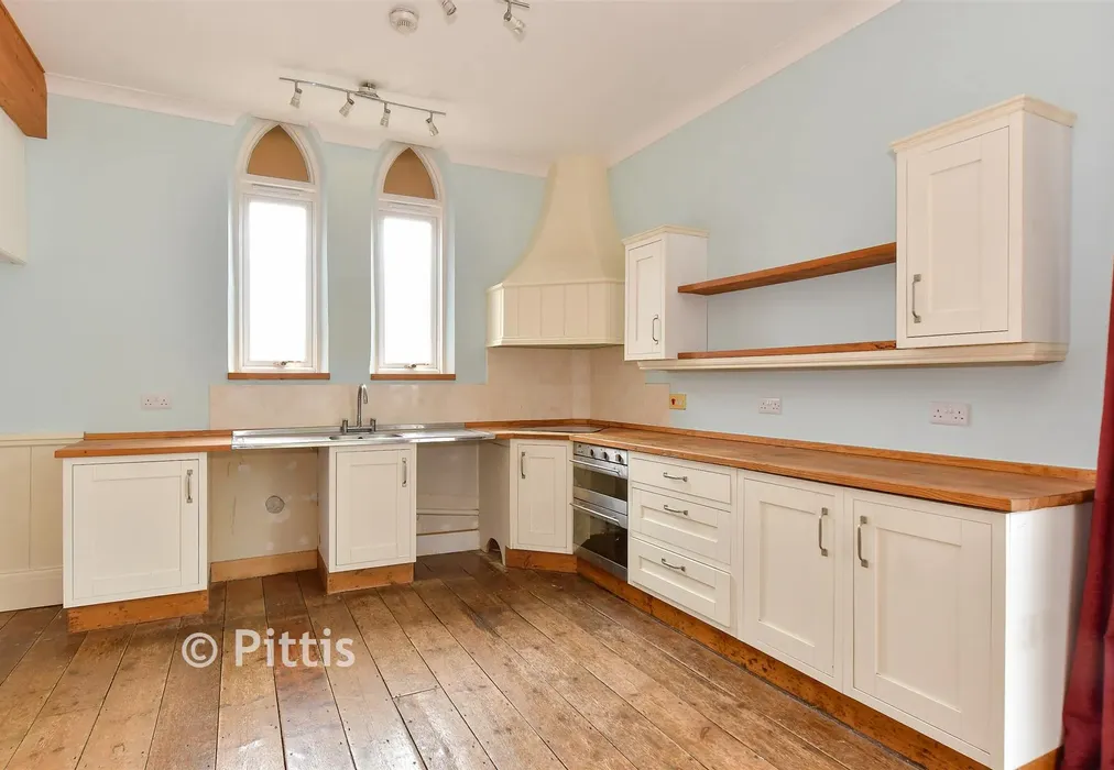 Kitchen - Heath Road, Sandown, Isle of Wight - Wards of Kent