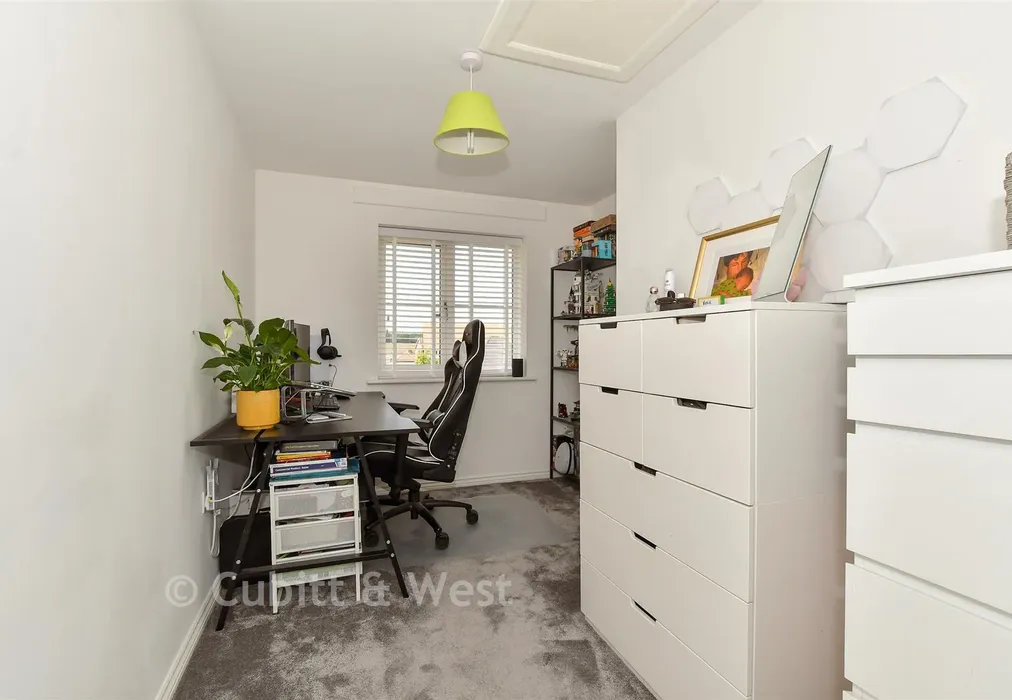 Bedroom 2 - Illett Way, Faygate, West Sussex - Wards of Kent