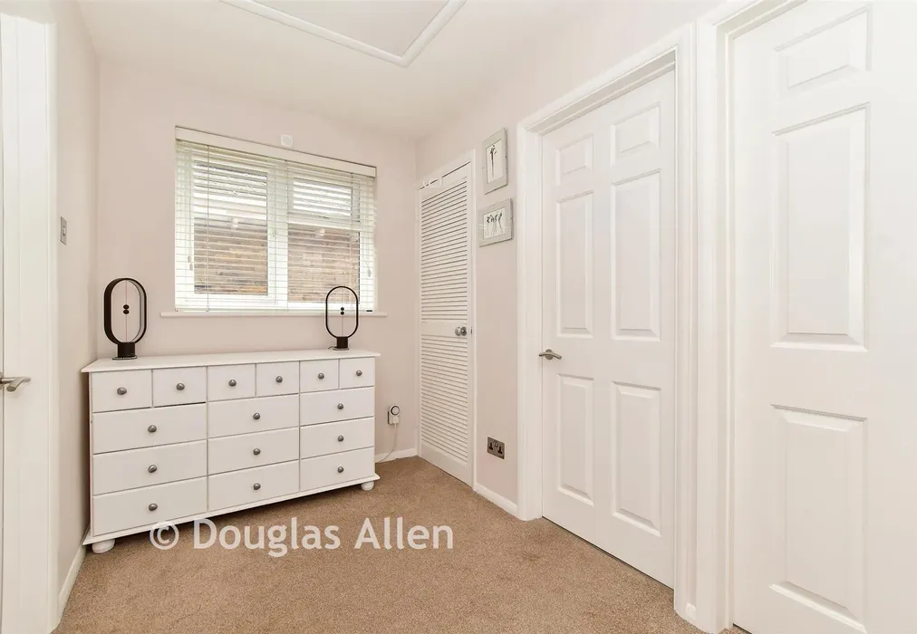 Landing - Rayburn Road, Hornchurch, Essex - Wards of Kent