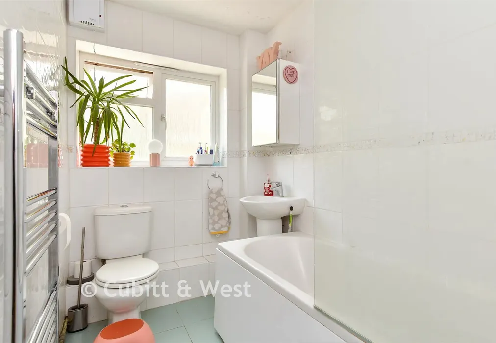 Bathroom - Harrington Road, Brighton, East Sussex - Wards of Kent