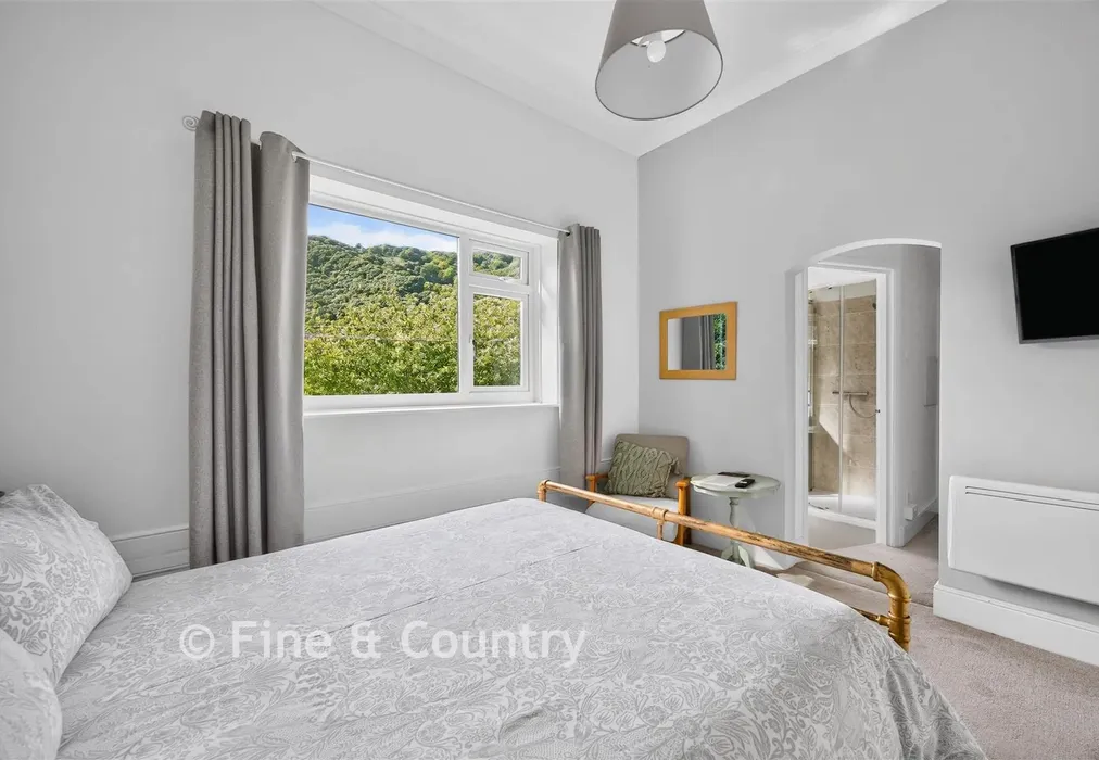 Bedroom 4 - Madeira Road, Ventnor, Isle of Wight - Wards of Kent