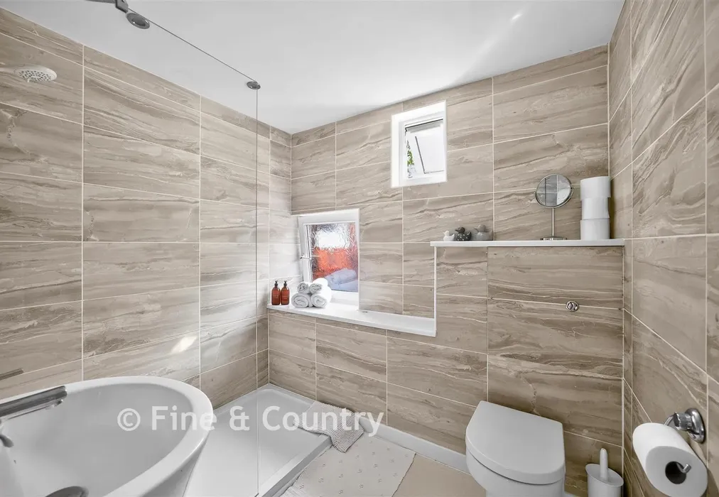 En-Suite Shower Room - Madeira Road, Ventnor, Isle of Wight - Wards of Kent