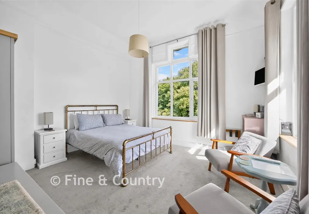 Bedroom 9 - Madeira Road, Ventnor, Isle of Wight - Wards of Kent