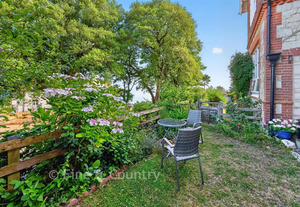 Side Garden - Madeira Road, Ventnor, Isle of Wight - Wards of Kent
