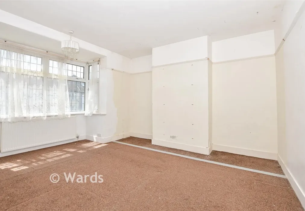 Bedroom 1 - The Fairway, Gravesend, Kent - Wards of Kent